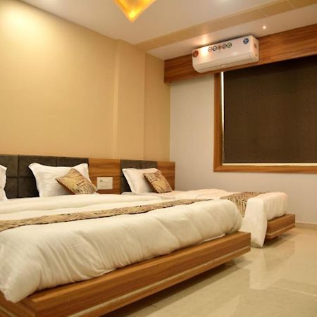 Hotel Krish , Somnath Bagian luar foto